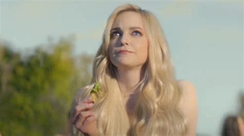 anna feris nude|Anna Faris, 46, strips down for Super Bowl ad, calls the。